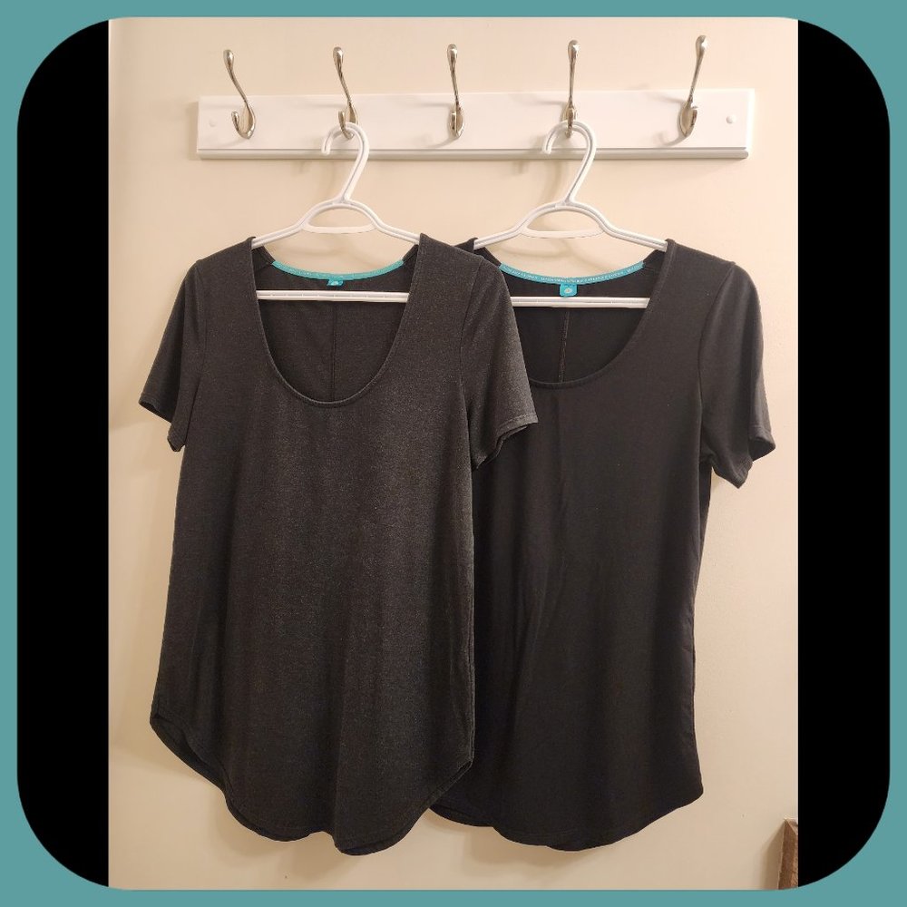 SWEETLEGS || Classic Short Sleeve Relaxed Fit Tees (SIZE S)